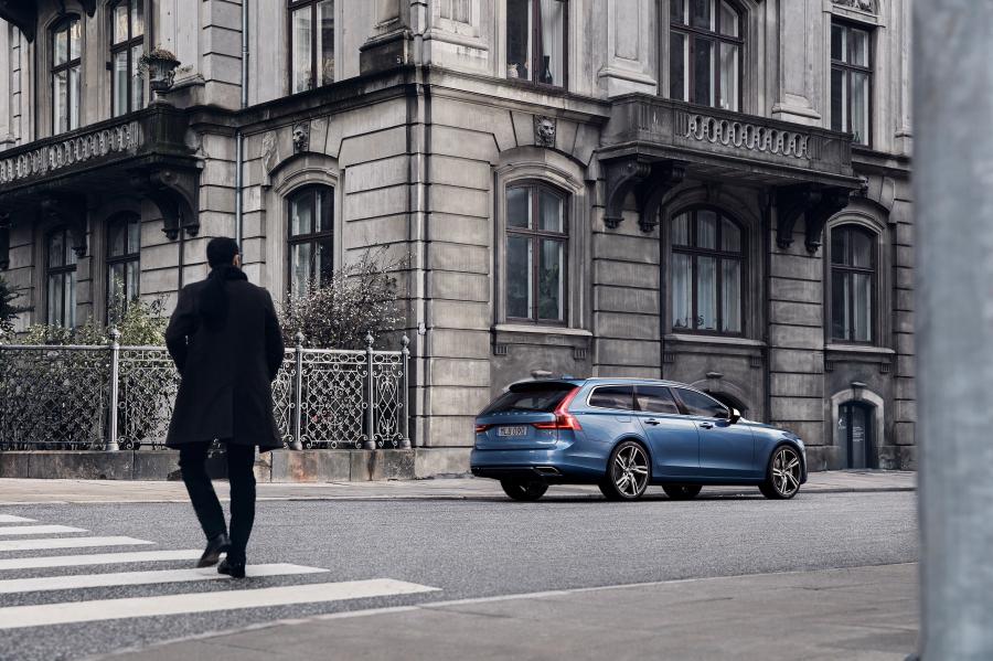  Volvo V90 T6 R-Design 2016 года  (фото 9 из 20)